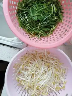 Make A silver sprouts of cinnamon step 0