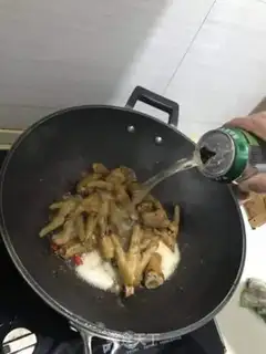 Make A beer with chicken claws step 7