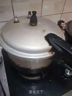 Make A spicy, spicy cow hoof step 1