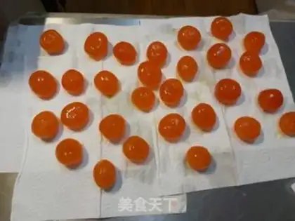 Make How to save the raw salted duck egg yolk step 4
