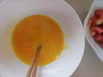 Make Tomato fried eggs step 1