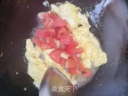 Make Tomato fried eggs step 3