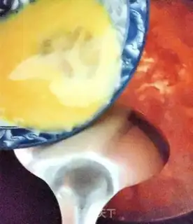 Make Tomato egg soup step 1