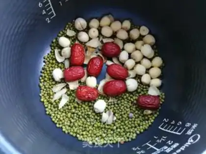 Make Green bean lily lotus soup step 0
