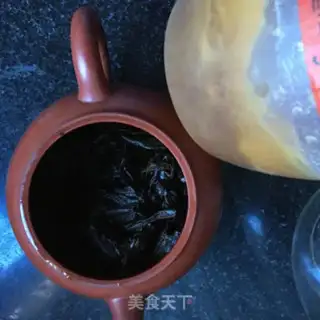 Make Red tea honey milk step 1