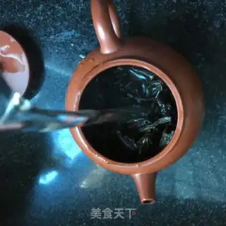 Make Red tea honey milk step 2