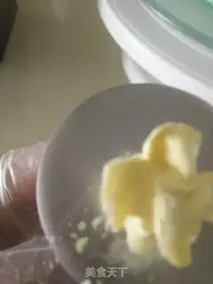 Make Slash the yellow cake step 17
