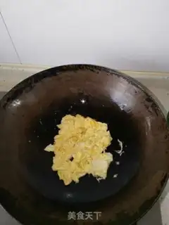Make Scrambled eggs and ears step 1
