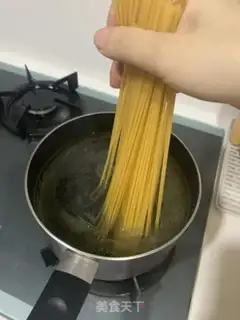 Make Olive oil pasta step 1