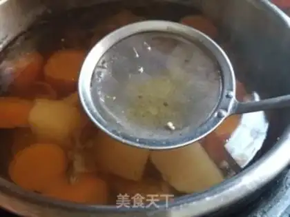 Make Lotus carrot mountain medicine soup step 7