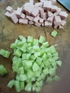 Make Cucumber ham and egg fried rice step 1