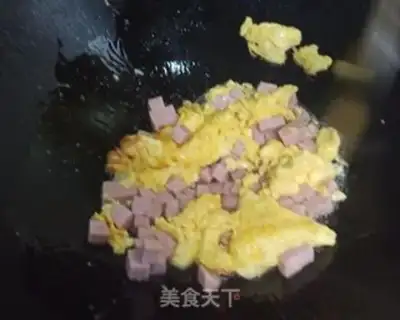 Make Cucumber ham and egg fried rice step 4