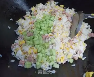 Make Cucumber ham and egg fried rice step 5