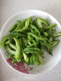 Make Five flowers and a bitter melon step 1