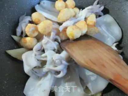 Make Fried eggs and squid step 5