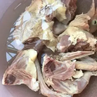 Make Lotus pigeon soup step 1