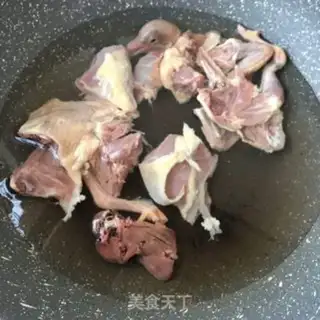 Make Lotus pigeon soup step 2