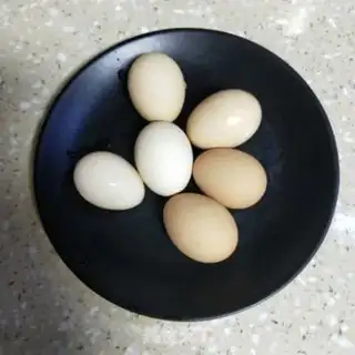 Make Eggs and leaves for gin step 0