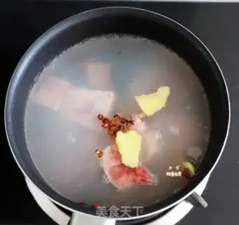 Make Red-tree steak soup step 1