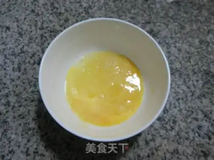 Make Eggs, onions, butterflies step 1