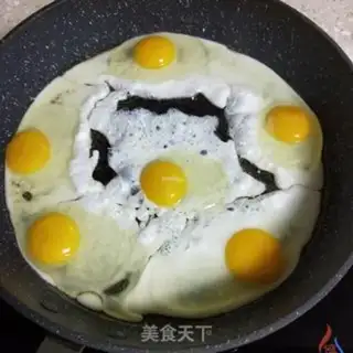 Make Eggs and leaves for gin step 7