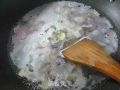 Make Eggs, onions, butterflies step 2