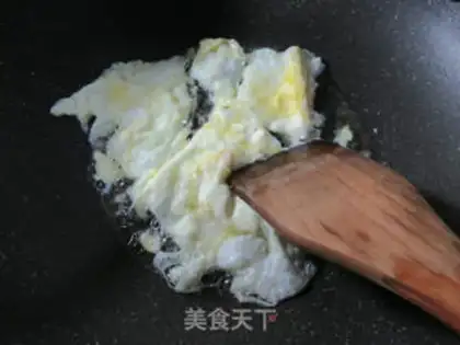 Make Eggs, onions, butterflies step 4