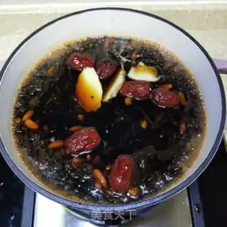 Make Eggs and leaves for gin step 10
