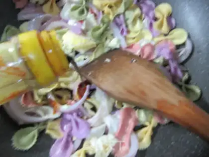 Make Eggs, onions, butterflies step 8