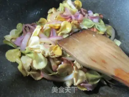 Make Eggs, onions, butterflies step 9