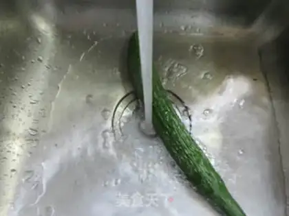 Make Egg dry cucumber rolls step 2