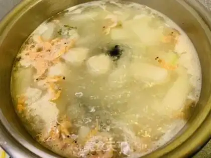 Make Pyramid butter and melon seafood step 2