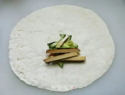 Make Egg dry cucumber rolls step 9