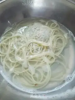 Make Black pepper steak with pasta step 1