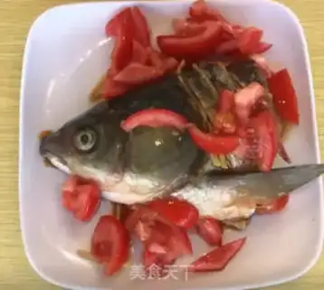 Make Tomato fish head step 1