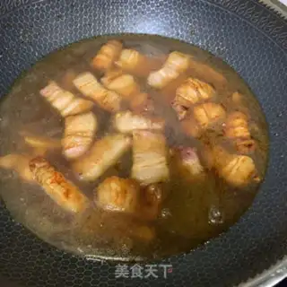 Make I used to make onions with flowers and sauce step 4