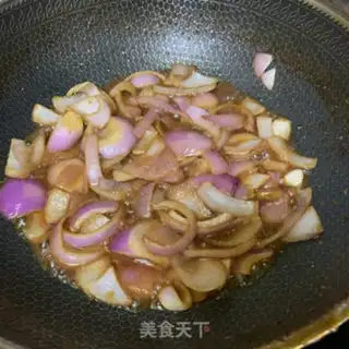 Make I used to make onions with flowers and sauce step 10