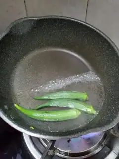 Make Sausage chrysanthemum step 2