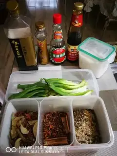 Make A bowl of onion noodles step 0