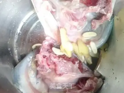 Make Coughfish head soup step 1
