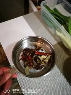 Make A bowl of onion noodles step 2