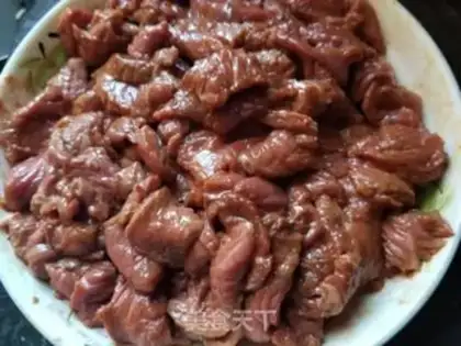 Make Squeeze beef step 1