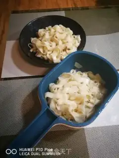 Make A bowl of onion noodles step 19