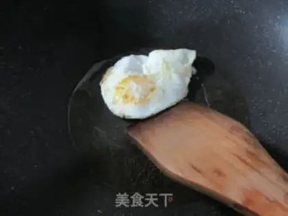 Make Egg cabbage butterflies step 1
