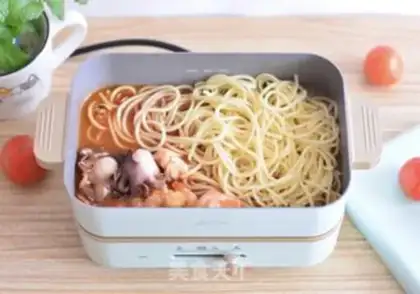 Make Seafood pasta step 4