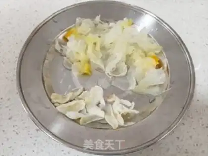 Make Sydney Silver Ear soup step 0