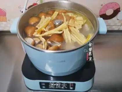 Make Frog soup noodles step 6