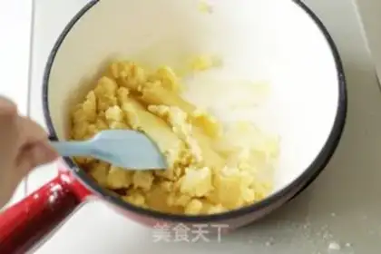 Make Pineapple-cracker step 1
