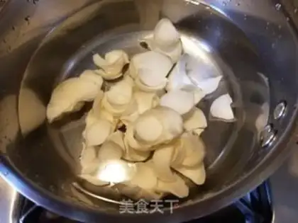 Make Fresh lilies, omelet soup step 3