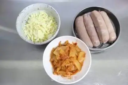 Make Sausage pickles, cheese, black rice bread step 7